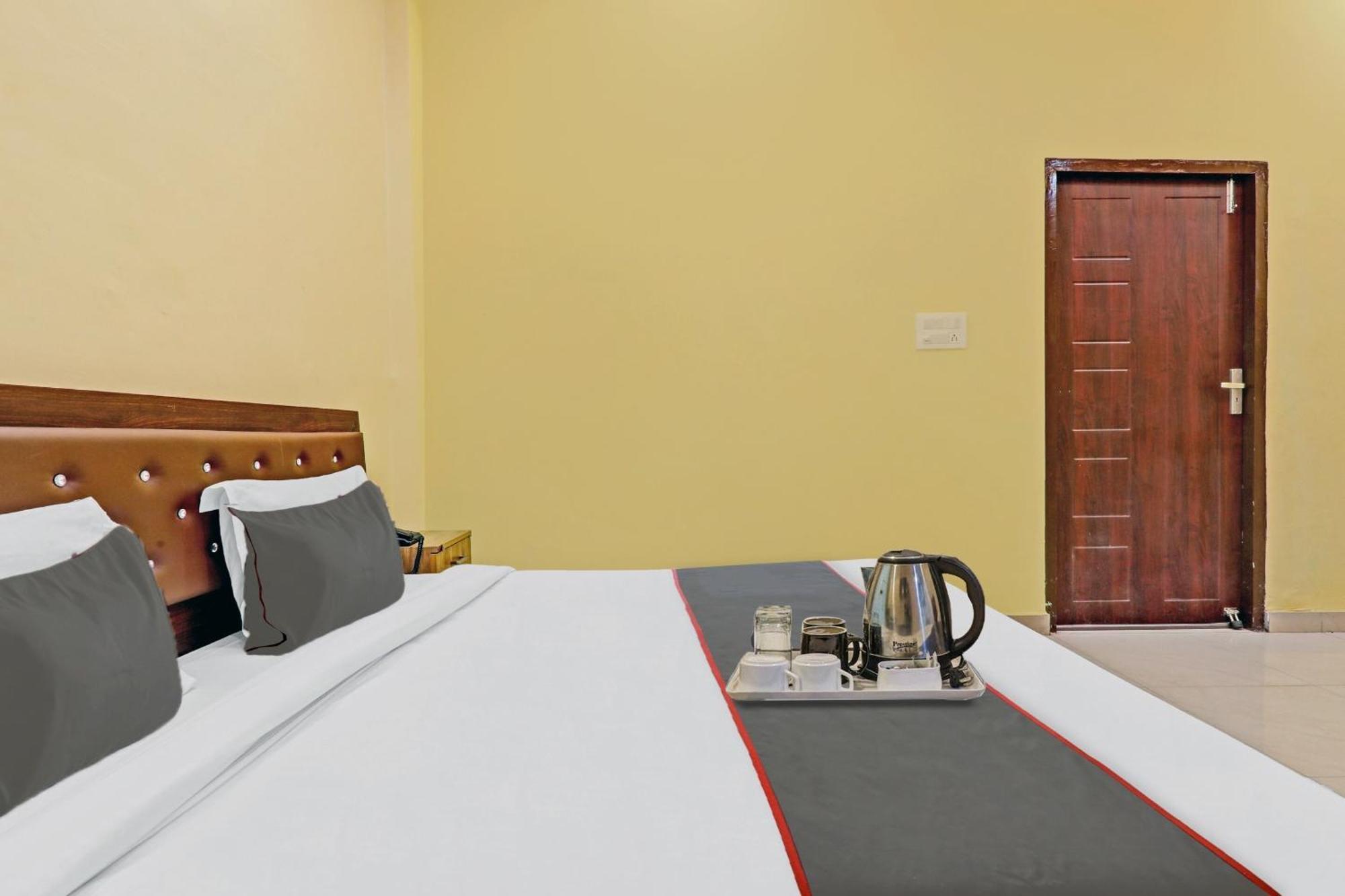 Capital O Phenix Elite Near Phoenix United Lucknow Extérieur photo