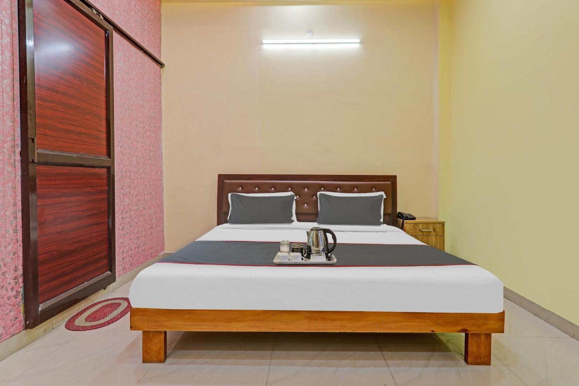 Capital O Phenix Elite Near Phoenix United Lucknow Extérieur photo